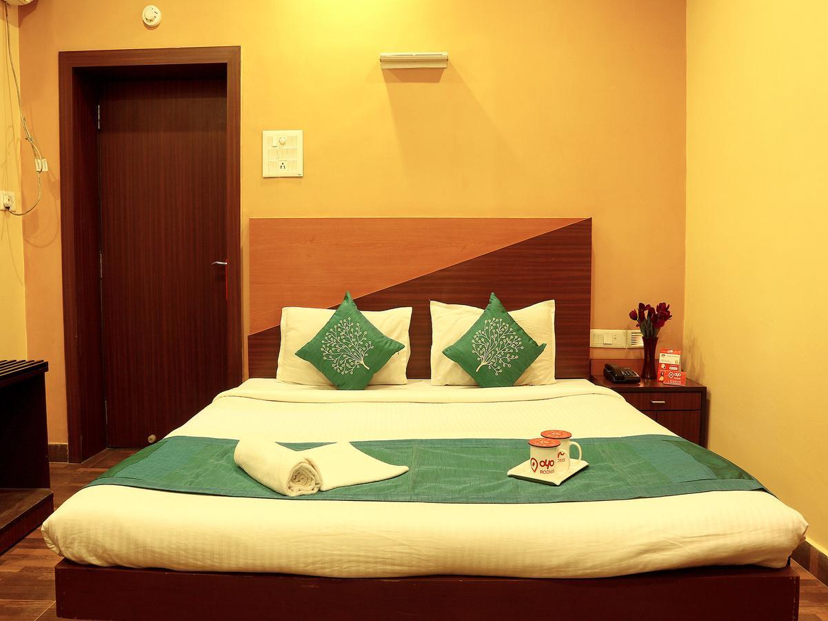 Hotel Trimoorti Kalkutta Exterior foto