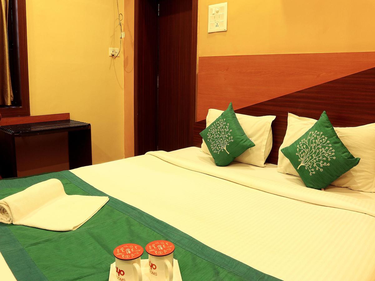 Hotel Trimoorti Kalkutta Exterior foto