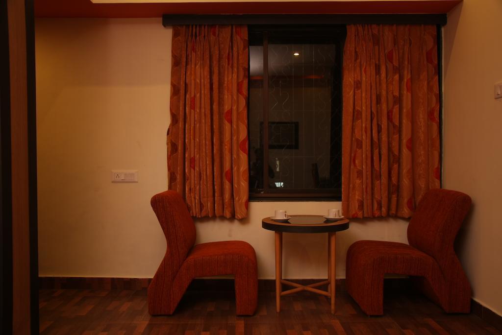 Hotel Trimoorti Kalkutta Zimmer foto